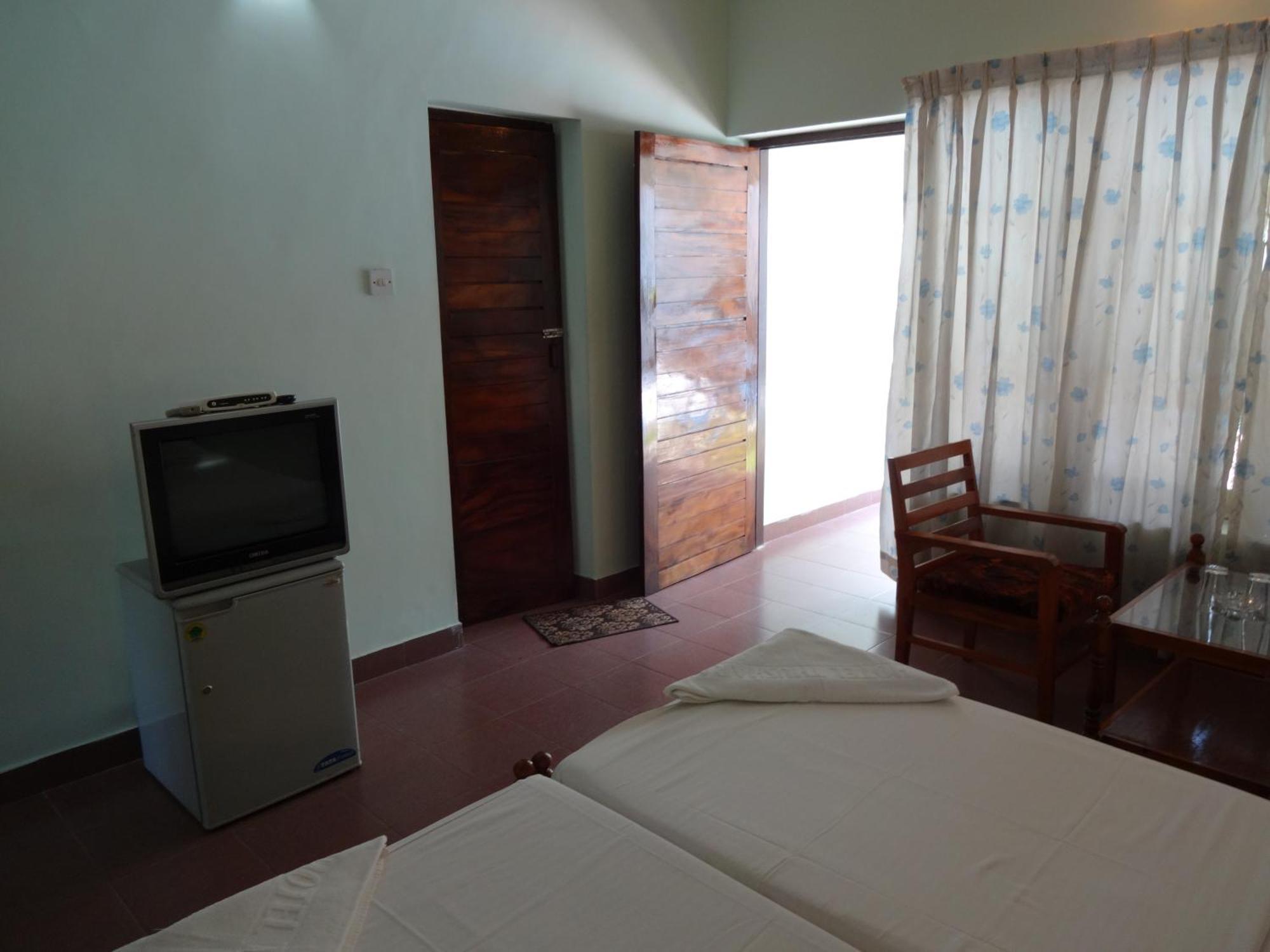 Hotel Thushara Ковалам Экстерьер фото
